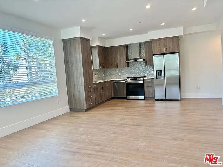 14419 Riverside Dr #306 — Photo 2