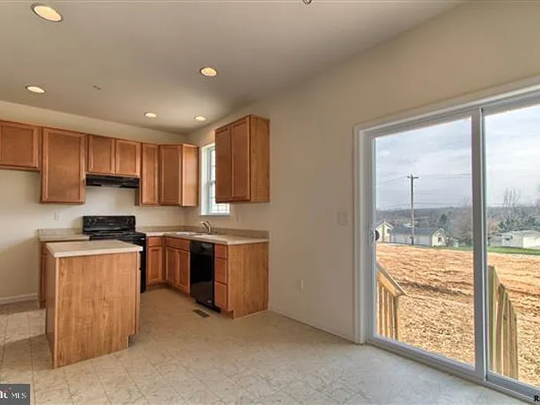 379 Mesa Ln — Photo 3