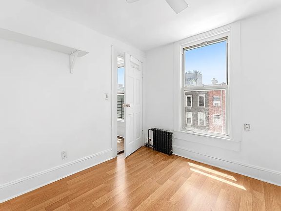 3rd image of 10-13 47th Ave APT 3