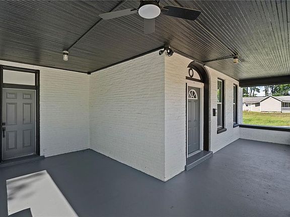 4th image of 222 W Market St