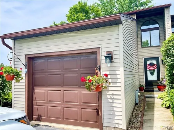 8423 Bubbling Springs Dr, Baldwinsville, NY 13027