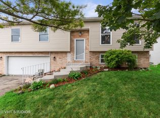 980 Tioga Ct, Carol Stream, IL 60188