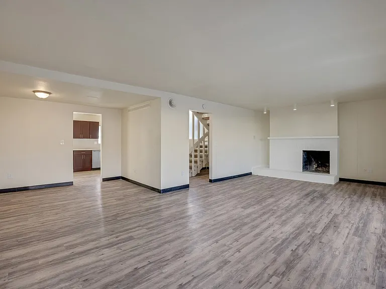 Broadridge Flats and Townhomes — Photo 8