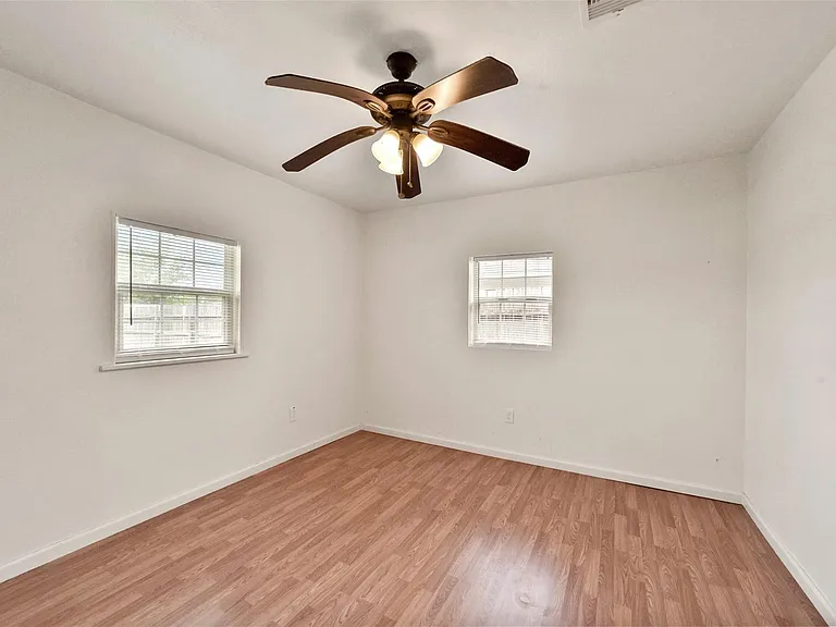 214 Schilling St — Photo 16