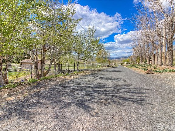 2nd image of 1260 Burbank Creek Road
