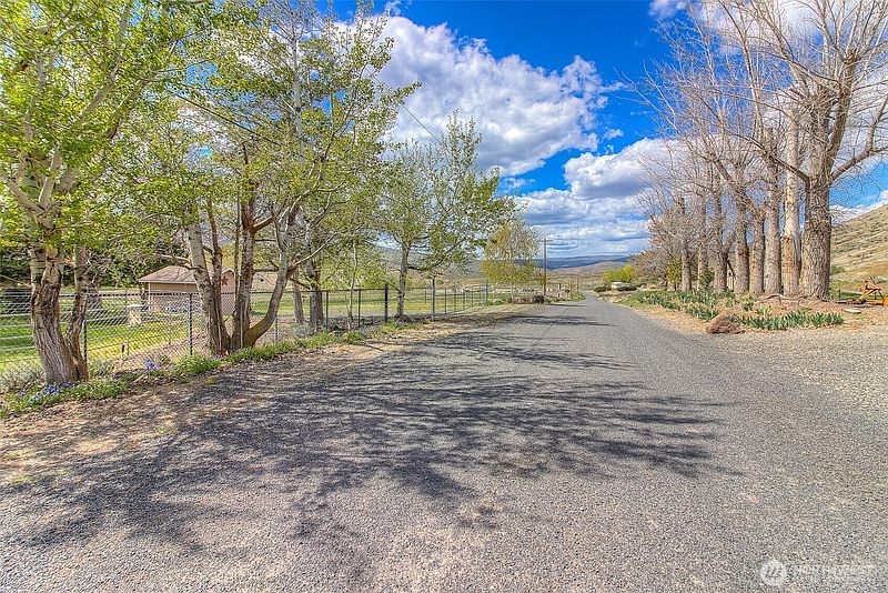 2nd image of 1260 Burbank Creek Road