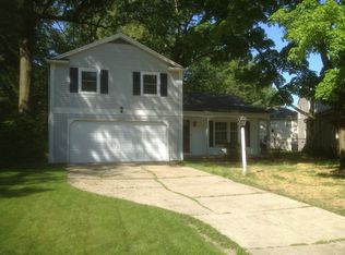 23031 Stoneybrook Dr, North Olmsted, OH 44070
