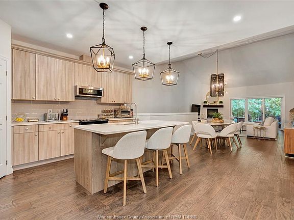4th image of 67 Red Oak Cres