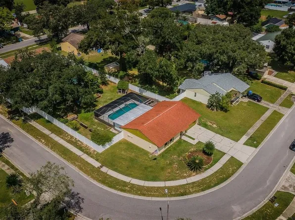 3302 King Charles Cir, Seffner, FL 33584