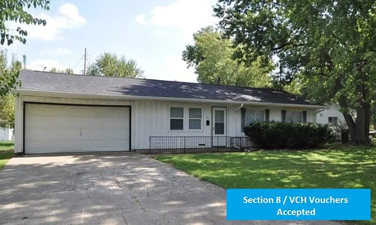 1703 Deerwood Dr — Photo 1
