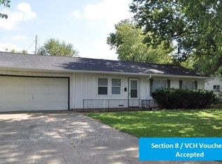 1703 Deerwood Dr, Danville, IL