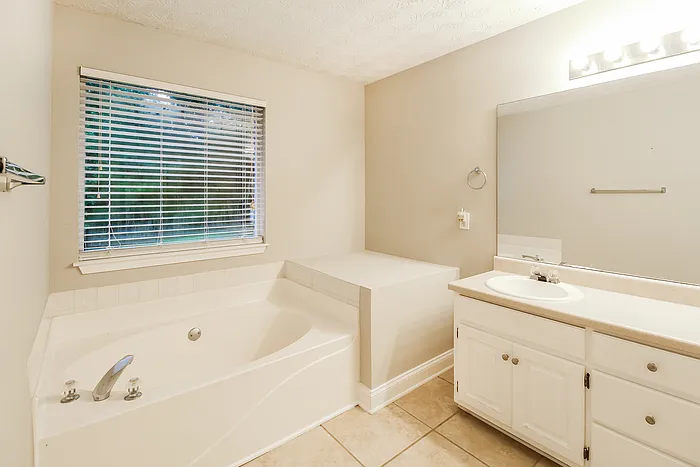 100 Rainwater Ct — Photo 9