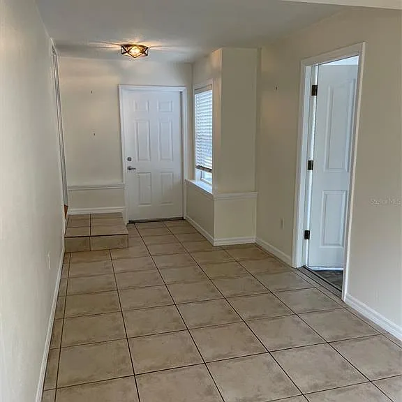 1914 W Aileen St — Photo 2