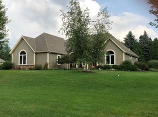 206 Kummrow Ct, Wales, WI 53183
