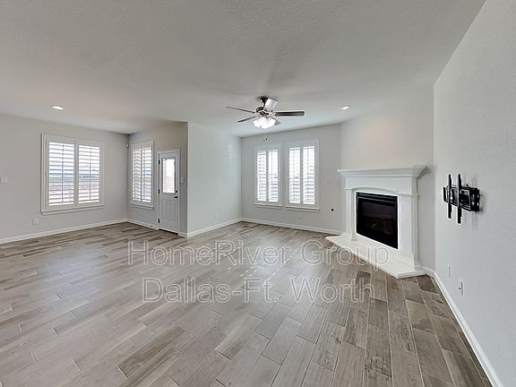 4th image of 1133 Berwick Ct