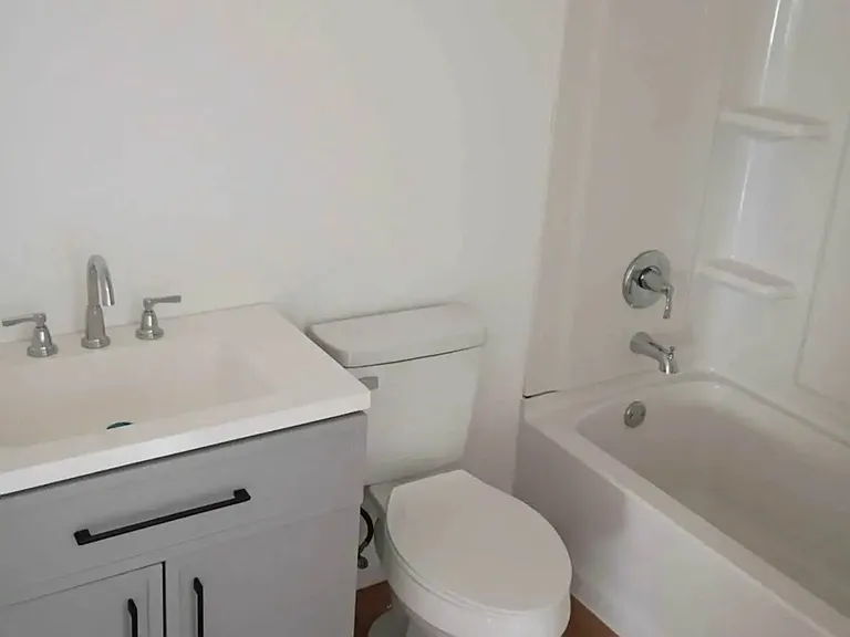 913 S Independence St — Photo 1