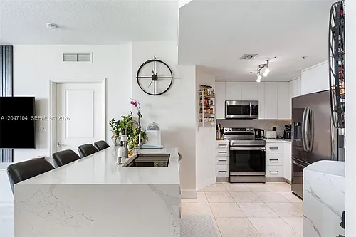 7900 Harbor Island Dr #518 Photo 1