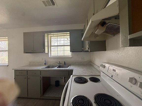 5th image of 312 S 2nd Ave