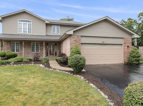 2nd image of 1064 Greenbriar Dr