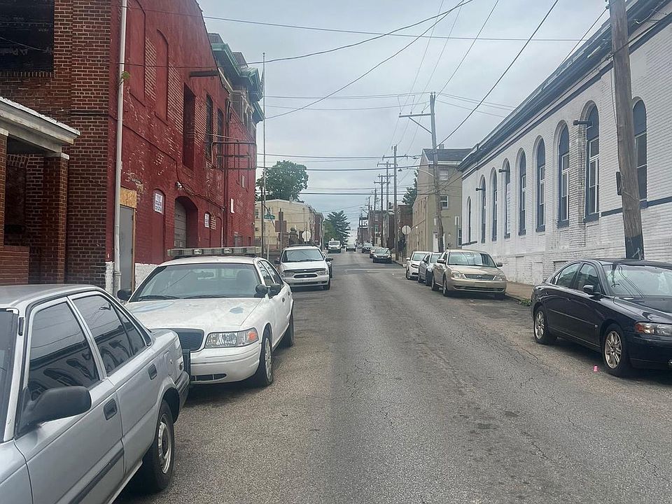2nd image of 4452 Griscom St
