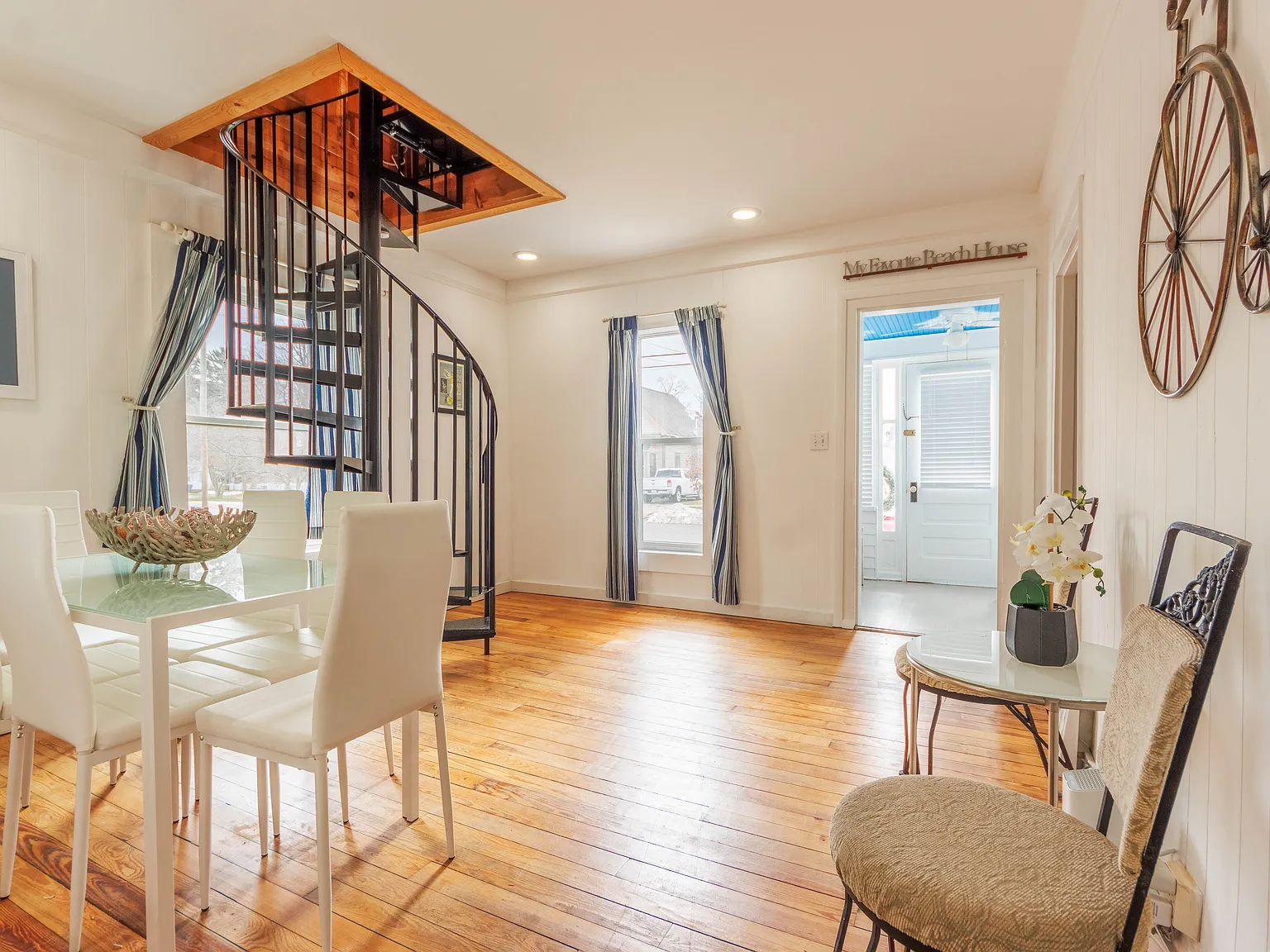 2 bed, 1023 sqft, $2,000 — Photo 1