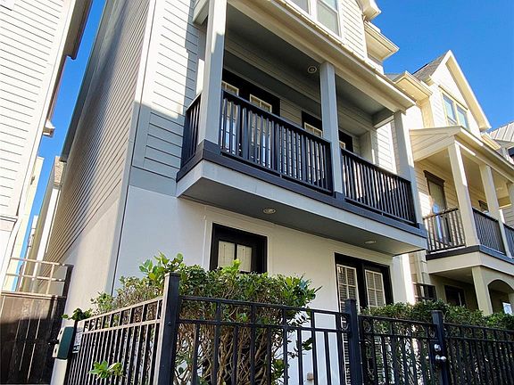 2nd image of 3255 Maxroy St