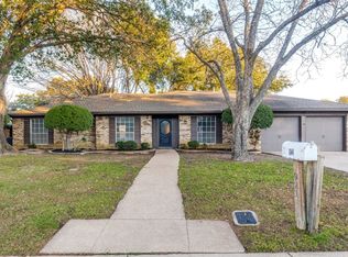 921 Curtis Dr, Arlington, TX 76012