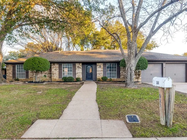 921 Curtis Dr, Arlington, TX 76012