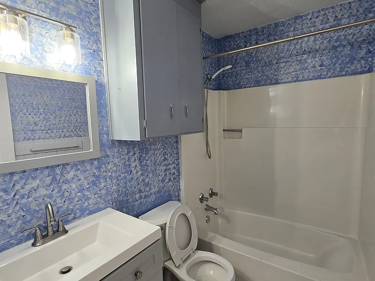 923 Bremen Ave #B — Photo 11