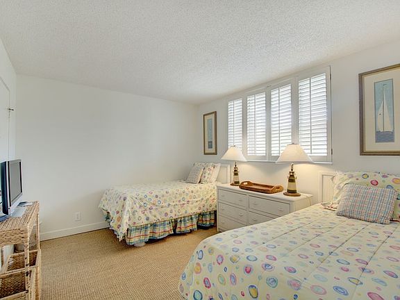 3rd image of 1470 Wood Ave APT 402