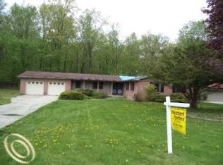 8676 Rucker Rd, Grosse Ile, MI 48138