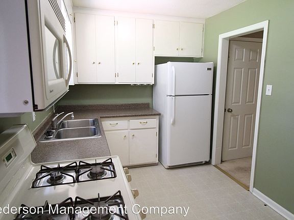 5th image of 7910 W 85th St