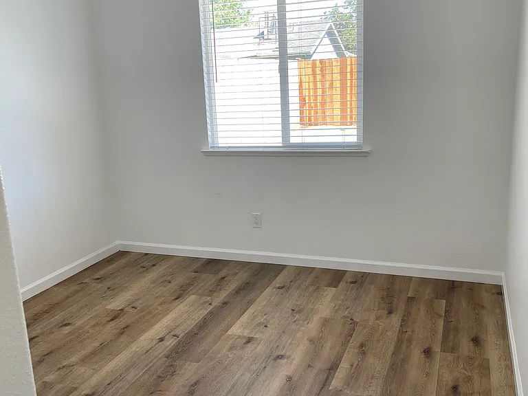 1056 Yellowstone Dr — Photo 7