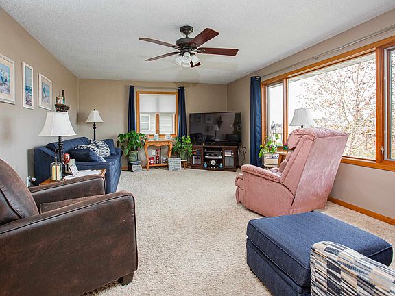 3rd image of 253 Maureen Ave