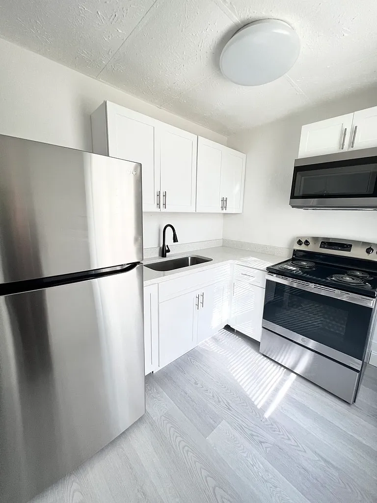 205 S Grove St — Photo 1