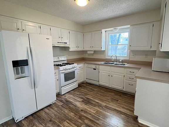 Kitchen at 0.5x