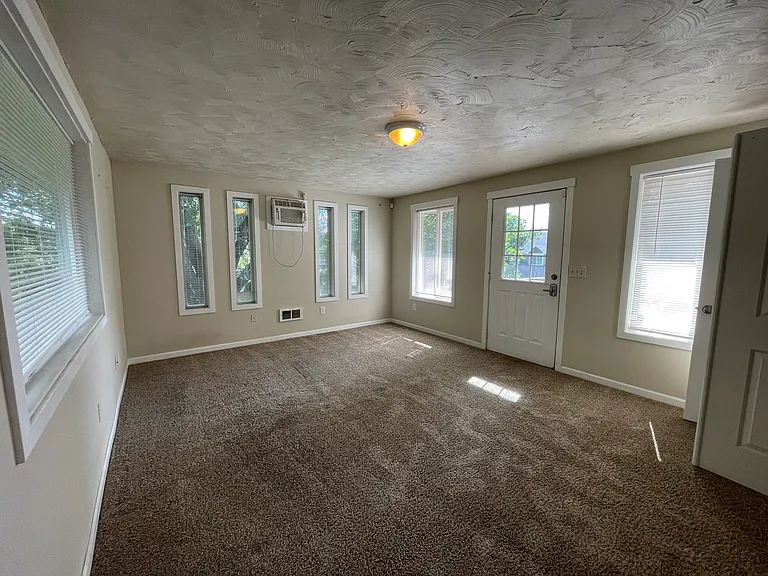 1622 N Willow Rd — Photo 15