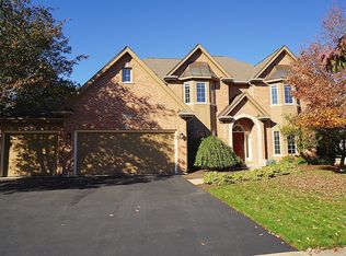 2327 Foxboro Ln, Naperville, IL