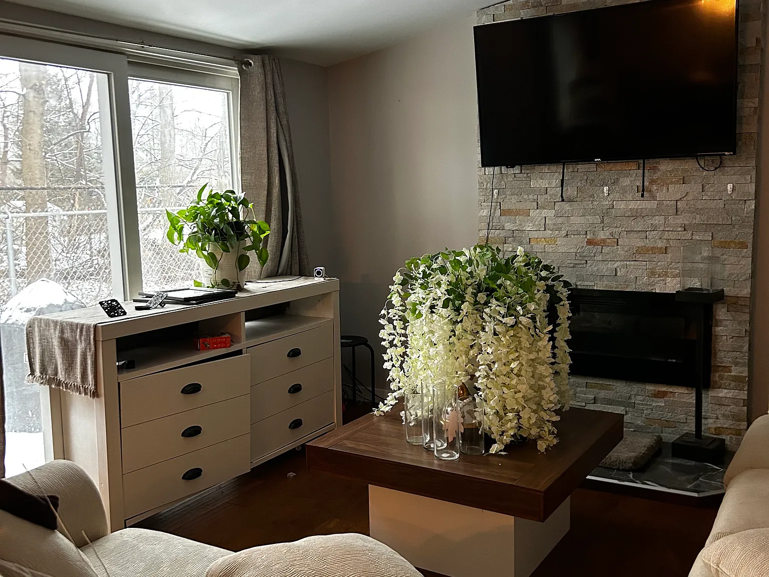 3 bed, 1500 sqft, $2,420 — Photo 2