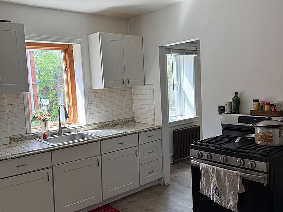 5th image of 8 Berges Ave