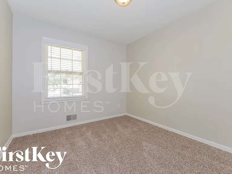 8913 E 90th Ter — Photo 11