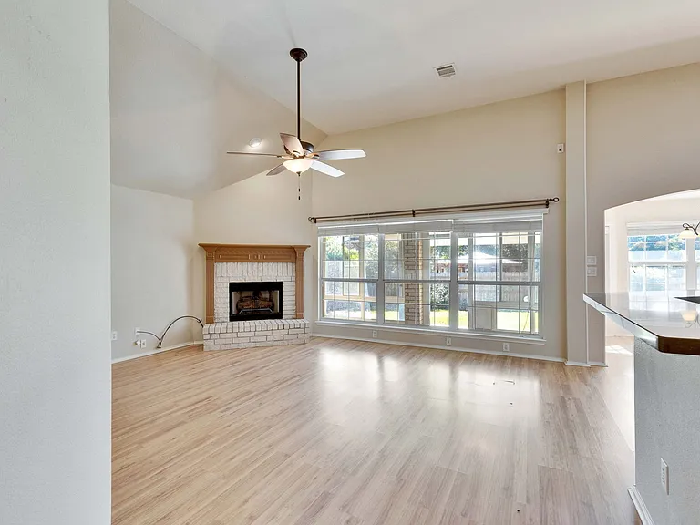 2901 Warwick Way — Photo 9