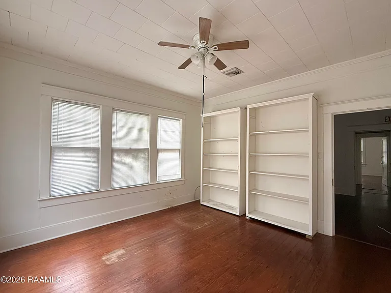 213 General Gardner Ave — Photo 8