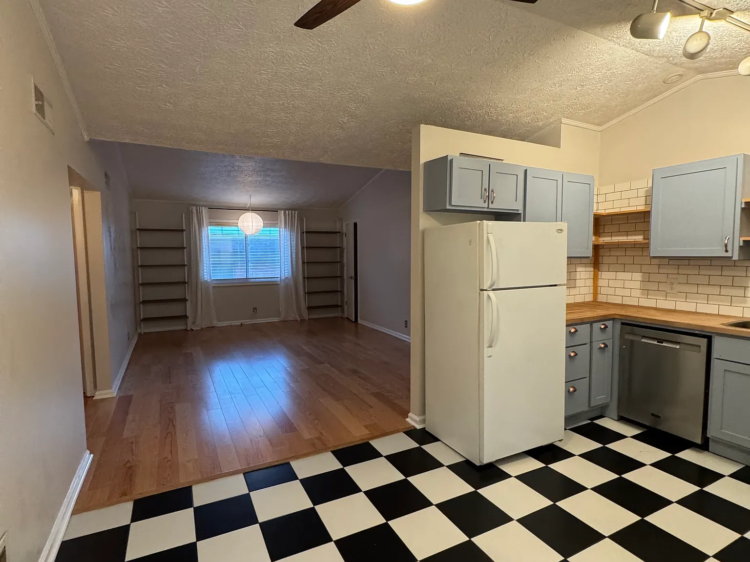 2 bed, 840 sqft, $1,800 — Photo 4