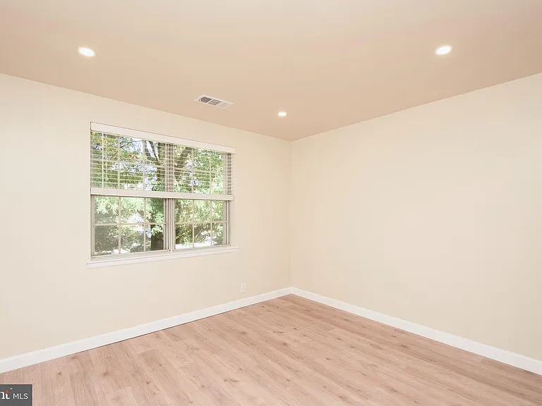 2812 S Wakefield St #B — Photo 9