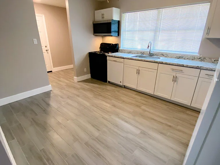 1016 Carroll St — Photo 4