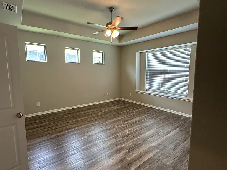 702 Arboredge Dr — Photo 5