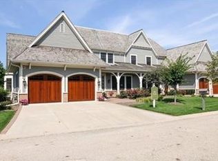 1811 Westbridge Cir, Lake Forest, IL 60045