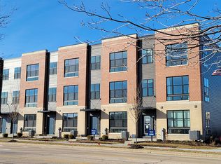 352 Summit Cir, Lombard, IL 60148