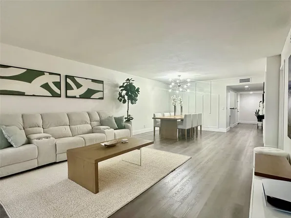 342 Lakeview Drive #104, Weston, FL 33326